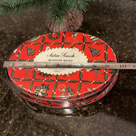 Vintage Christmas Candy Tin - Picture 2 of 9